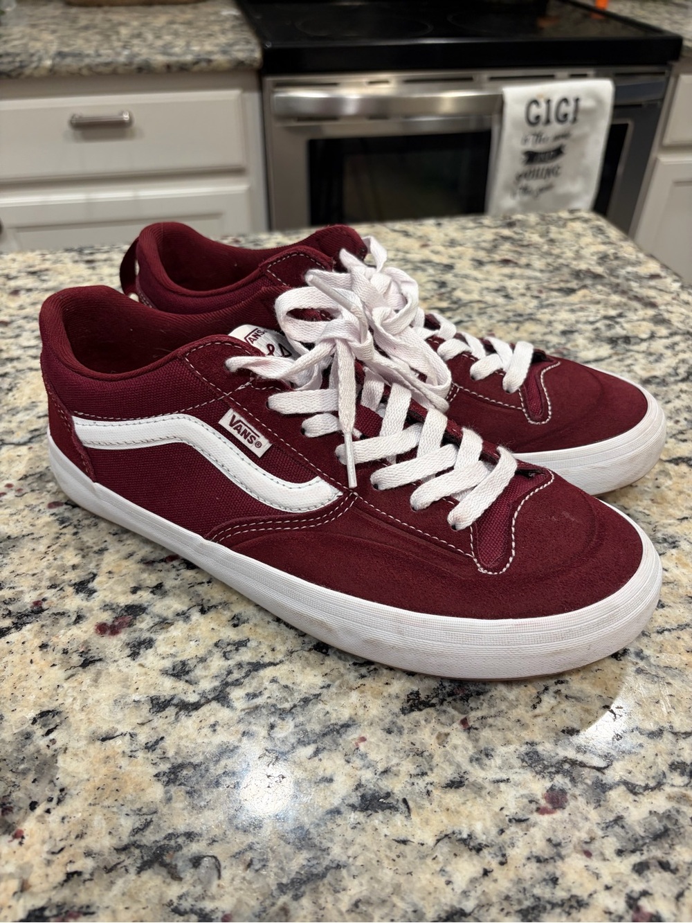Vans Low-Top Canvas Sneakers Burgundy/White Lace-Up Rubber Sole Lizzie Armanto